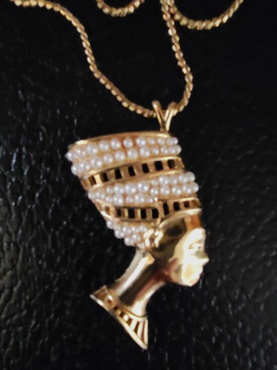 Vintage D’orlan Gold Plated Nefertiti Pendant and Necklace - Picture 3 of 4